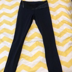 LULULEMON LEGGINGS !!